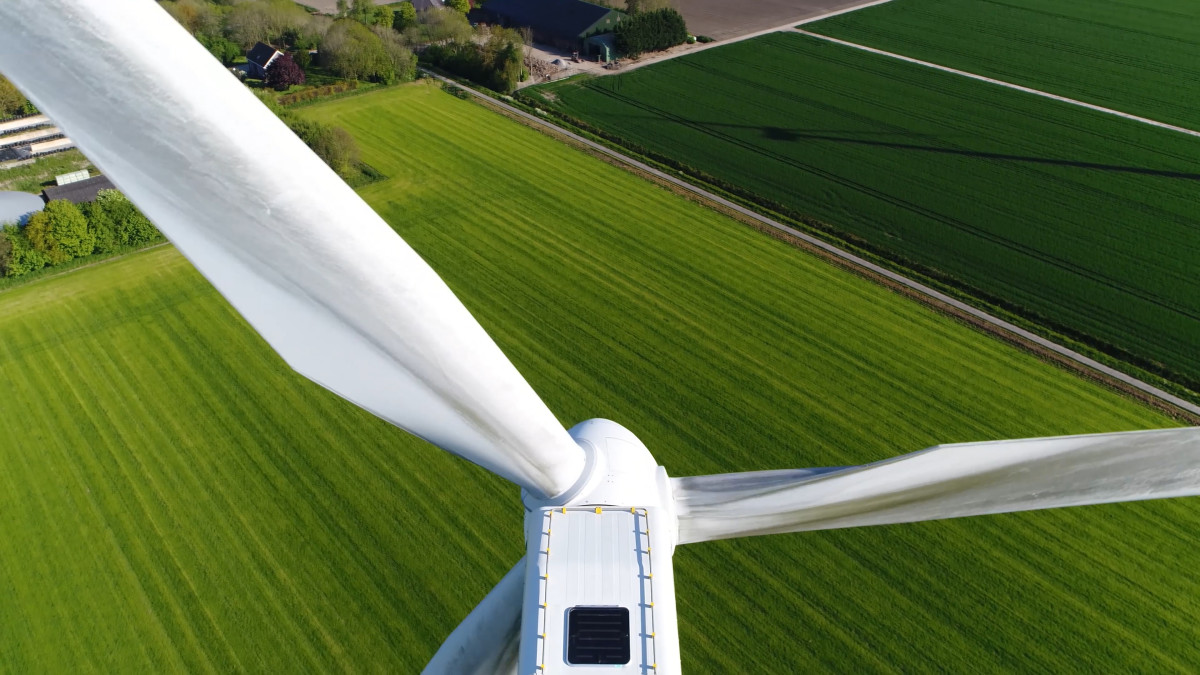 Overhead shot av ett vindkraftverk